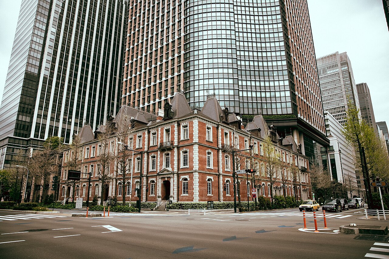 東京駅から明治生命館へ 丸の内近代建築散歩